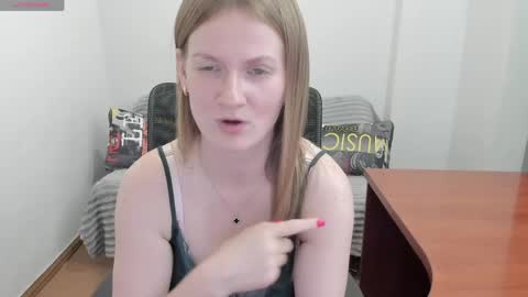 Snapshot of sweet_melody_of_ur_heart chatting on 05/24/26, 06:02 Mila online show from 05/24/26, 06:02