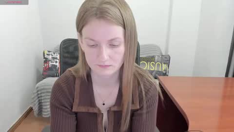 Snapshot of sweet_melody_of_ur_heart chatting on 05/27/26, 05:54 Mila online show from 05/27/26, 05:54