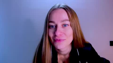 Mia online show from 10/15/25, 11:21