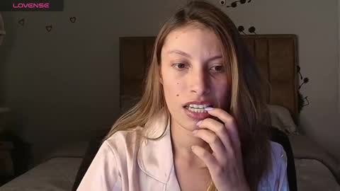 sweet_moon_v_ online show from 01/16/26, 02:59