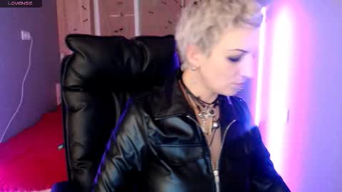 sweet_n_strong online show from 11/12/25, 02:06