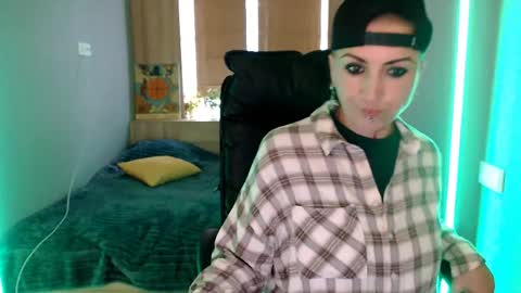 sweet_n_strong online show from 04/14/26, 05:57