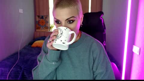 Snapshot of sweet_n_strong chatting on 05/11/26, 11:38 sweet_n_strong online show from 05/11/26, 11:38