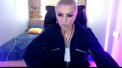 Snapshot of sweet_n_strong chatting on 05/13/26, 11:18 sweet_n_strong online show from 05/13/26, 11:18