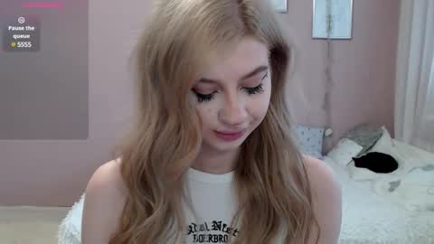 sweet_nicole_333 online show from 03/06/25, 11:36
