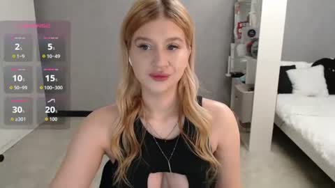 sweet_nicole_333 online show from 11/10/25, 10:25