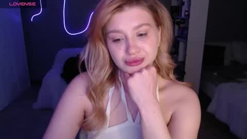 Snapshot of sweet_nicole_333 chatting on 05/28/26, 10:56 sweet_nicole_333 online show from 05/28/26, 10:56