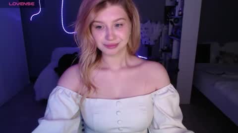 Snapshot of sweet_nicole_333 chatting on 05/29/26, 11:52 sweet_nicole_333 online show from 05/29/26, 11:52