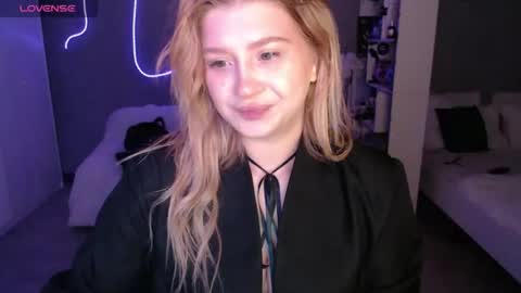 Snapshot of sweet_nicole_333 chatting on 05/30/26, 06:49 sweet_nicole_333 online show from 05/30/26, 06:49