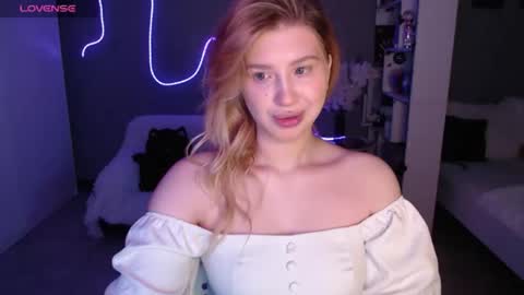 Snapshot of sweet_nicole_333 chatting on 06/04/26, 10:21 sweet_nicole_333 online show from 06/04/26, 10:21