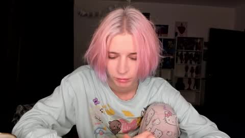 Snapshot of sweet_peach__ chatting on 10/30/25, 09:26 kira online show from 10/30/25, 09:26