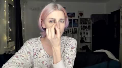 Snapshot of sweet_peach__ chatting on 11/03/25, 07:04 kira online show from 11/03/25, 07:04