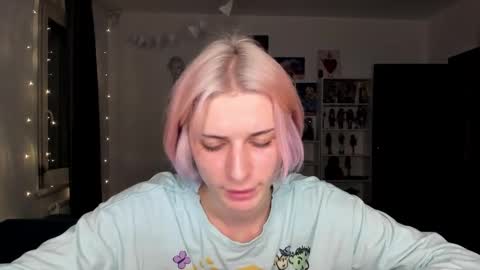 Snapshot of sweet_peach__ chatting on 11/05/25, 10:32 kira online show from 11/05/25, 10:32