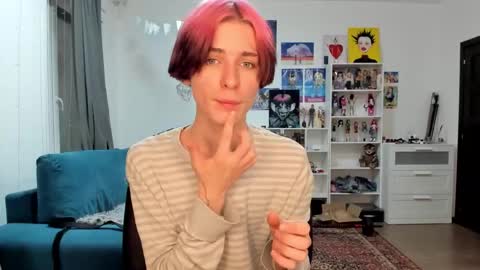 Snapshot of sweet_peach__ chatting on 12/18/25, 04:24 kira online show from 12/18/25, 04:24