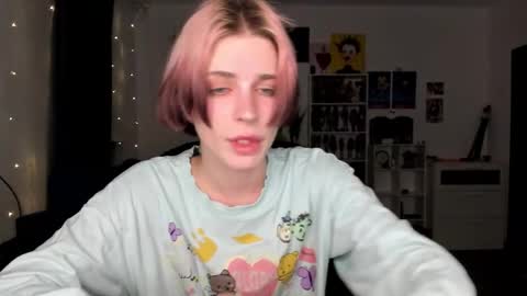 Snapshot of sweet_peach__ chatting on 02/18/26, 06:37 kira online show from 02/18/26, 06:37