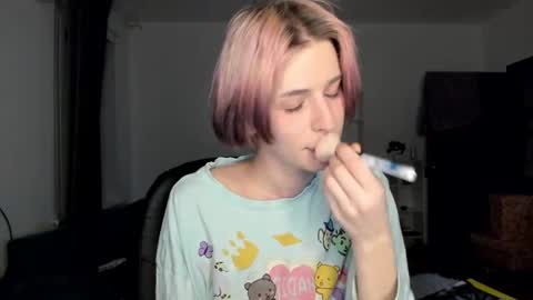 Snapshot of sweet_peach__ chatting on 02/19/26, 06:48 kira online show from 02/19/26, 06:48