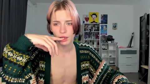 Snapshot of sweet_peach__ chatting on 03/01/26, 08:22 kira online show from 03/01/26, 08:22