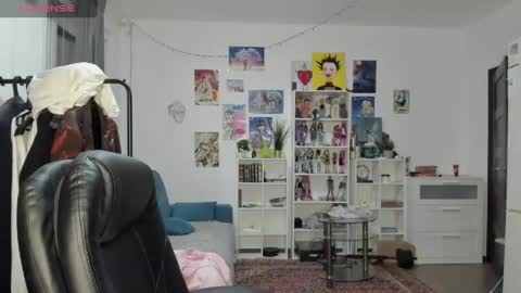 kira online show from 04/18/26, 07:58