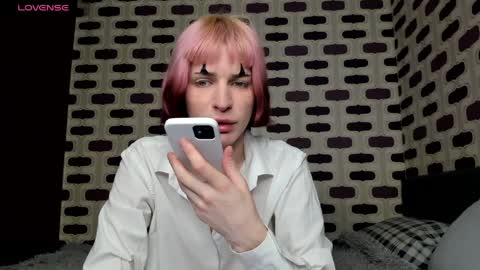 kira online show from 04/24/26, 10:12