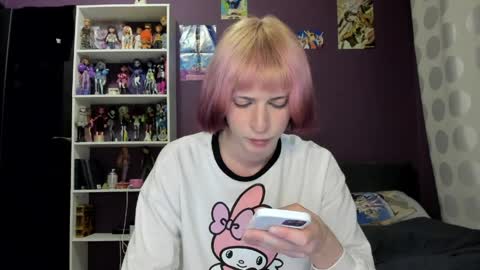 kira online show from 04/27/26, 08:07