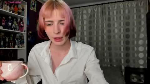 kira online show from 04/28/26, 08:03