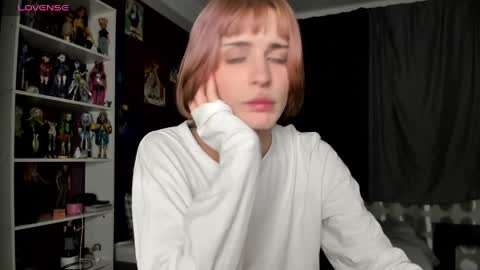 Snapshot of sweet_peach__ chatting on 04/29/26, 07:09 kira online show from 04/29/26, 07:09