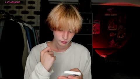 Snapshot of sweet_peach__ chatting on 06/29/26, 07:58 kira online show from 06/29/26, 07:58
