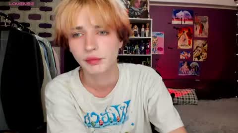 Snapshot of sweet_peach__ chatting on 07/01/26, 08:30 kira online show from 07/01/26, 08:30