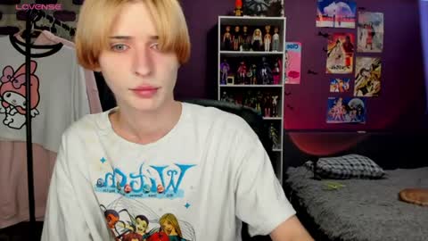 Snapshot of sweet_peach__ chatting on 07/25/26, 03:09 kira online show from 07/25/26, 03:09