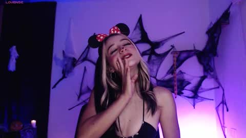 Snapshot of sweet_penny_ chatting on 10/19/25, 09:26 Penny online show from 10/19/25, 09:26