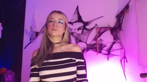 Snapshot of sweet_penny_ chatting on 10/30/25, 11:27 Penny online show from 10/30/25, 11:27