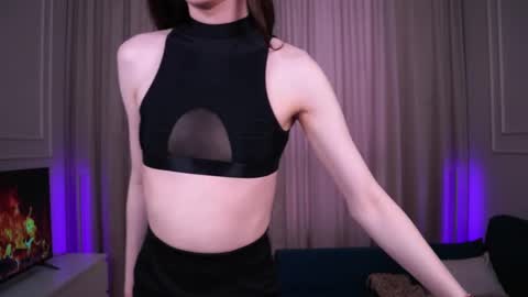 Snapshot of sweet_reverie chatting on 03/11/25, 11:23 Vanessa online show from 03/11/25, 11:23