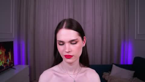 Snapshot of sweet_reverie chatting on 03/11/25, 02:29 Vanessa online show from 03/11/25, 02:29