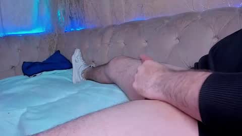 Start 18 year  Noa 19 year online show from 12/03/25, 10:41