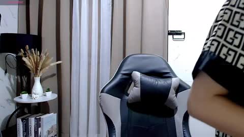 Leah online show from 10/23/25, 10:47