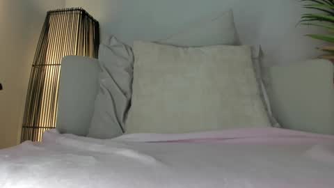 Adeline  online show from 11/21/25, 05:00