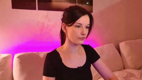 sweet_strawber_ online show from 10/02/25, 08:05