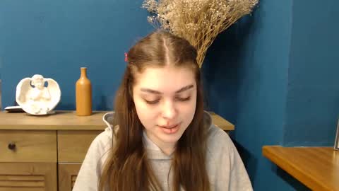 Rebecca online show from 03/11/25, 07:48