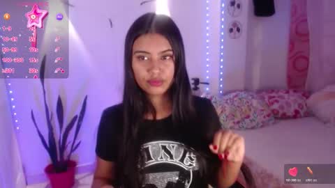 Snapshot of sweet_susy999 chatting on 12/15/25, 01:43 susy 222 online show from 12/15/25, 01:43