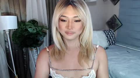 Snapshot of sweet_tenshi chatting on 03/02/25, 09:42 tenshi online show from 03/02/25, 09:42