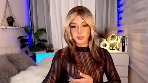 Snapshot of sweet_tenshi chatting on 03/04/25, 10:02 tenshi online show from 03/04/25, 10:02