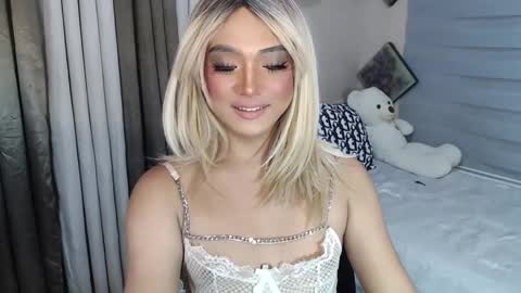 Snapshot of sweet_tenshi chatting on 03/05/25, 04:35 tenshi online show from 03/05/25, 04:35