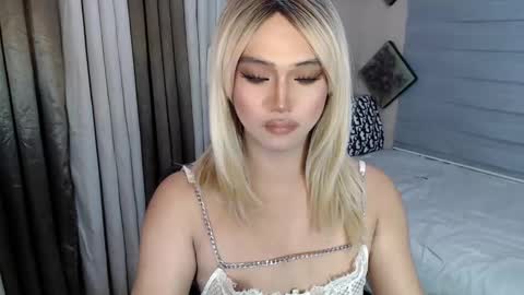 Snapshot of sweet_tenshi chatting on 03/10/25, 04:57 tenshi online show from 03/10/25, 04:57