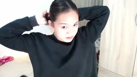 Snapshot of sweet_tenshi chatting on 09/21/25, 02:40 tenshi online show from 09/21/25, 02:40