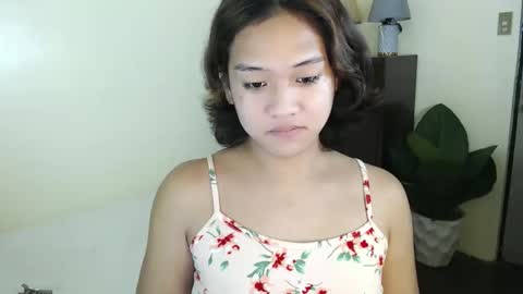 Snapshot of sweet_tenshi chatting on 09/27/25, 05:18 tenshi online show from 09/27/25, 05:18