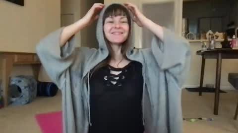 Snapshot of sweet_truffle chatting on 05/21/26, 11:06 Heidi Brenner - Please check bio for schedule FAQ online show from 05/21/26, 11:06