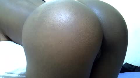 Snapshot of sweet_vee1 chatting on 06/19/26, 12:04 Princess vee online show from 06/19/26, 12:04