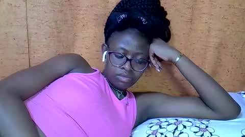 sweet_zarah online show from 04/17/26, 06:44