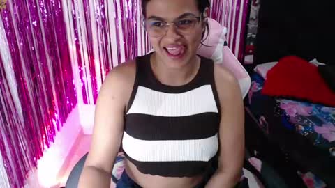 Snapshot of sweetalmaa chatting on 06/18/26, 11:58 Alma online show from 06/18/26, 11:58