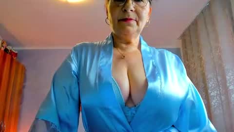Snapshot of sweetangell69_ chatting on 07/20/26, 03:43 Viorica online show from 07/20/26, 03:43